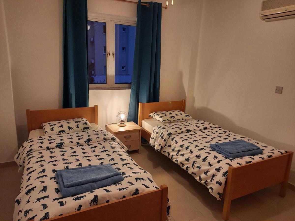 Large Apt 2 Bedrooms Sea View & 2 Balconies Larnaca Extérieur photo