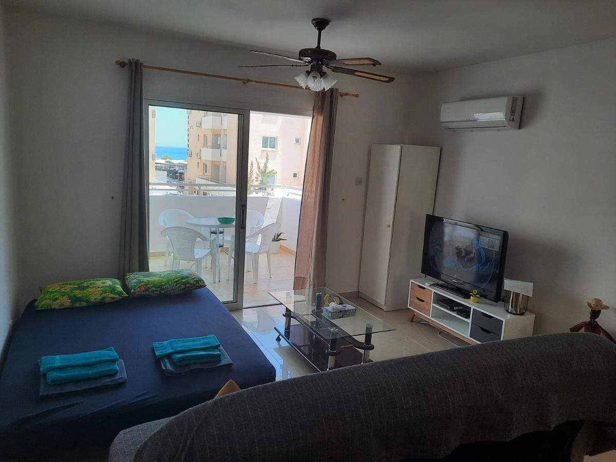 Large Apt 2 Bedrooms Sea View & 2 Balconies Larnaca Extérieur photo