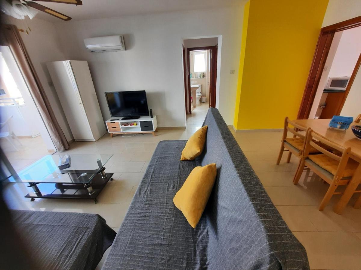 Large Apt 2 Bedrooms Sea View & 2 Balconies Larnaca Extérieur photo
